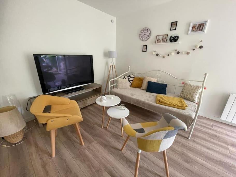Gite De Charme - 3 Chambres, 5 Lits - De 4 A 7 Personnes Avanton Extérieur photo